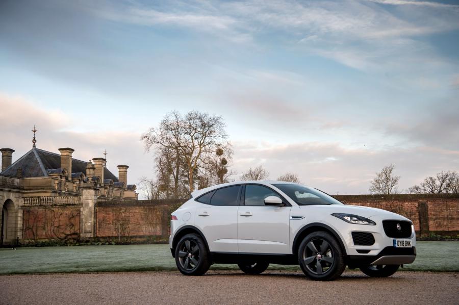  Jaguar E-Pace D150 2018 года  (UK) (фото 18 из 39)